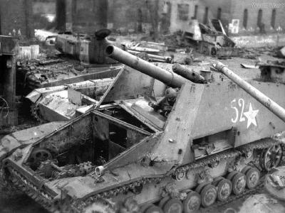 Captured Hummel in Wien 1945