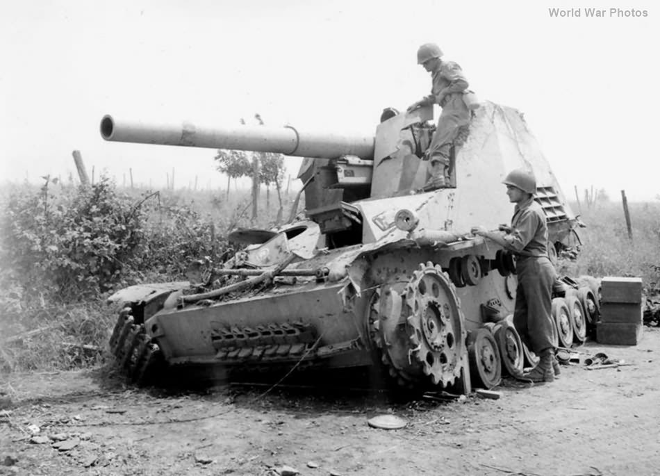 Destroyed Hummel HG Division | World War Photos