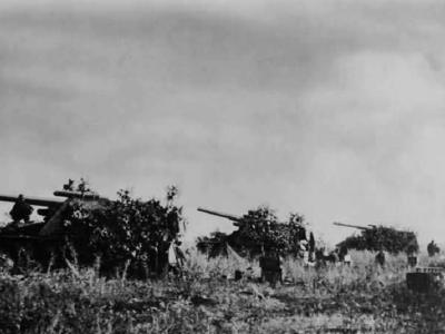 Hummel howitzers ready for firing
