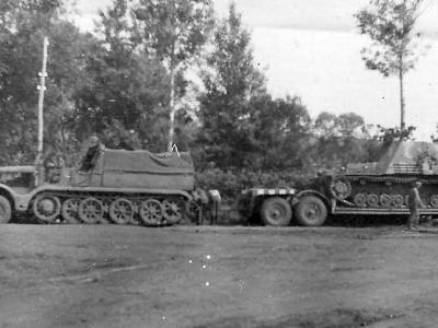 Munitionstrager Hummel on trailer + Sd.Kfz. 9 Famo