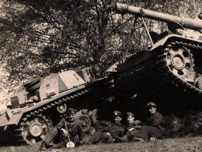 StuG III and Hummel Fahrschule variant