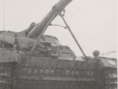 Hummel Panzerfeldhaubitze 18M auf Geschützwagen III/IV (Sf), Sd.Kfz. 165