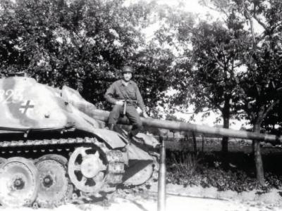 Late Jagdpanther number 823