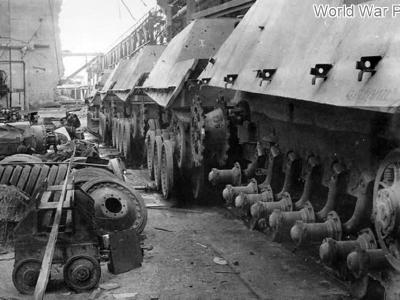 Jagdpanthers at MNH factory