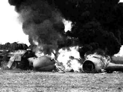 Tank destroyer Jagdpanther and C-47