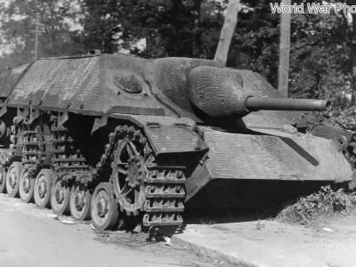 Burned out hull of a German Jagdpanzer IV