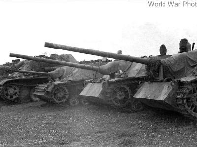 Panzer IV/70 and Jagdpanther near Meppen 1945