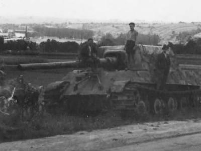 Tank destroyer Jagdtiger number 102