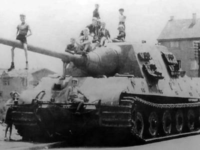 Abandoned in Neustadt Jagdtiger number 323 of the schwere Panzerjager Abteilung 653