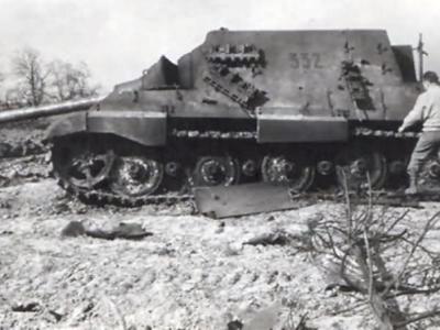 Jagdtiger of the Schwere Panzerjäger-Abteilung 653. Tactical number 332 left side