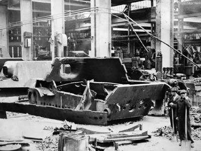Jagdtiger hit by bomb