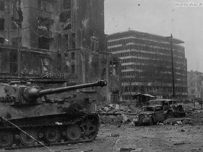 Konigstiger Berlin 45