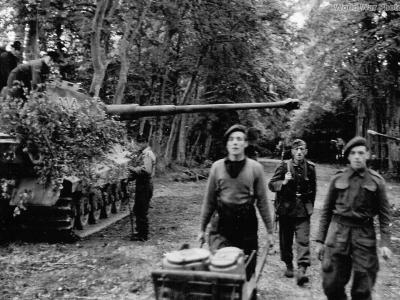 Tiger 2 114 British POW