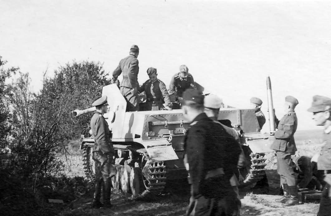 Marder II Panzer Jager Abteilung 525 | World War Photos