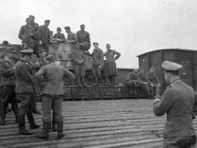 Marder II on flat car