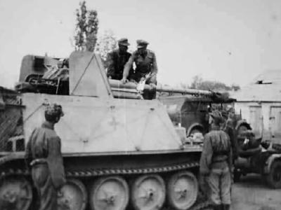 Waffen SS Marder IID and its crew