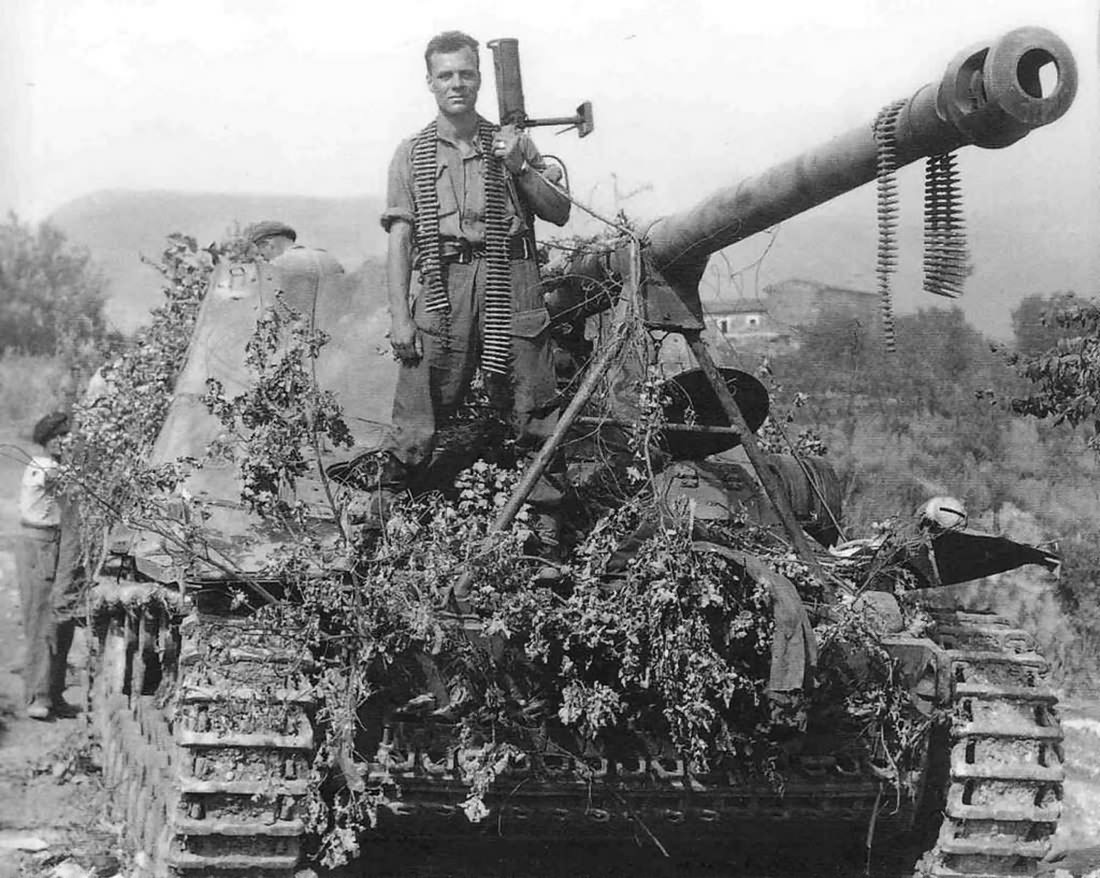 Captured Nashorn of the schwere Panzerjäger-Abteilung 525 Pontecorvo May 1944