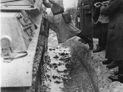 Panther and Volkssturm soldiers