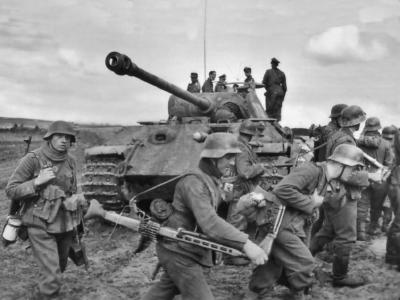 Panther ausf A and wehrmacht soldiers
