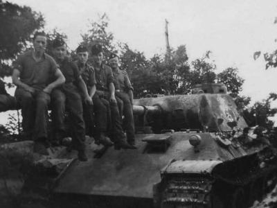 Panther ausf D 4th Panzer Regiment crew