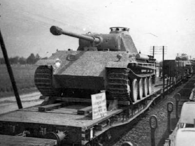Panther ausf G on rail car