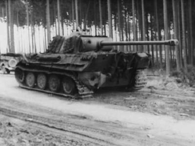 Panzerkampfwagen V Panther ausf G with steel wheels