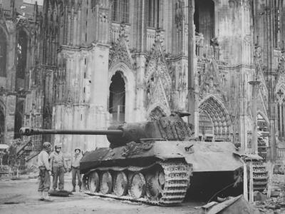Panther Ausf A Outside Cologne Cathedral 1945
