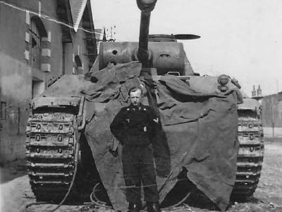 Panther Ausf D 1944 and crew member