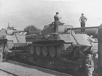 Panther Ausf G 1944 rail transport