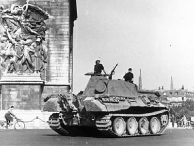 German tank Panther Ausf A of the 1st SS Panzer Division Leibstandarte SS Adolf Hitler, Arc de Triomphe Paris
