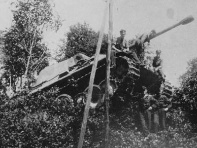 Panther tank and crew