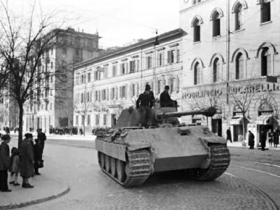 Panther from I/Panzer-Regiment 4 in Rome, August 1943