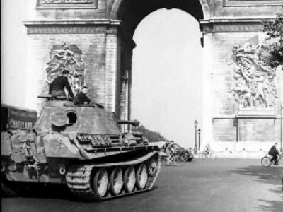 German tank Panther Ausf A of the 1st SS Panzer Division Leibstandarte SS Adolf Hitler, Arc de Triomphe Paris 1944