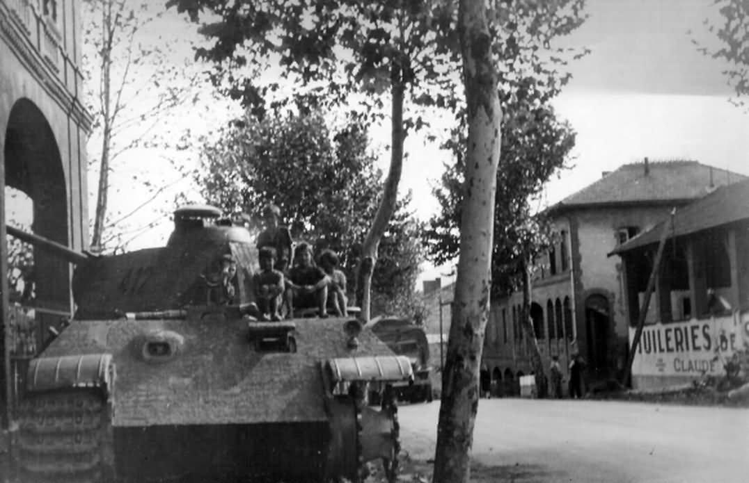 Panther tank number 412 France | World War Photos