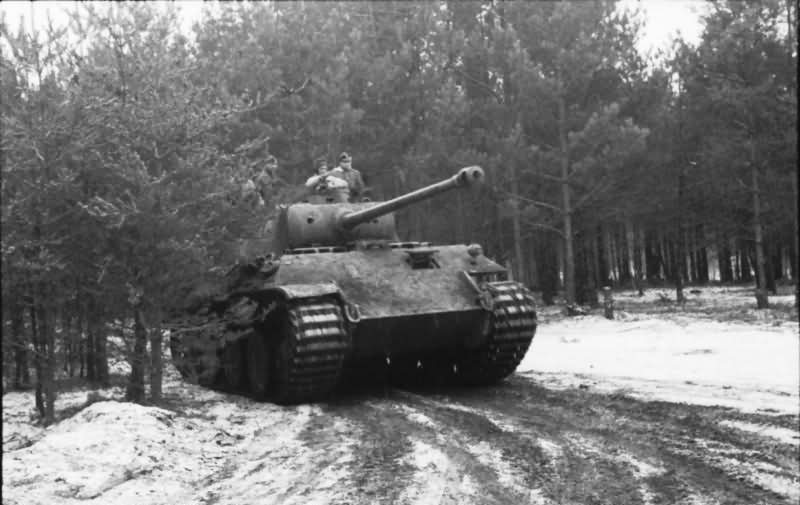 Panzer V Panther ausf D east front winter | World War Photos