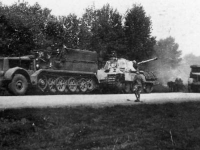 Sdkfz 9 Famo towing Panther