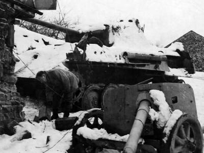 Stavelot 1945 Panther and PaK 40
