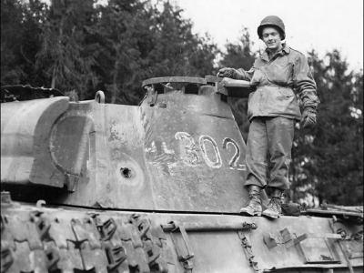 Knocked-out Panther Ausf G, code 302