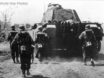 Panther and Panzergrenadiers in action