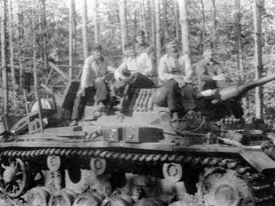 German tank Panzer 3 and crew
