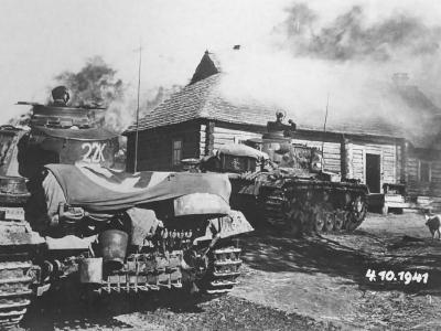 Panzer III tanks during battle – October 4, 1941 Russia