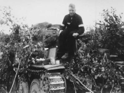 camouflaged Panzer 38t tank 7