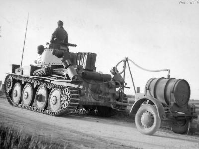 Panzer 38(t) with one-axle 200l trailer from 12. Panzer Division 1941