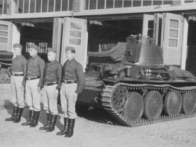 Panzer 38(t) and crew