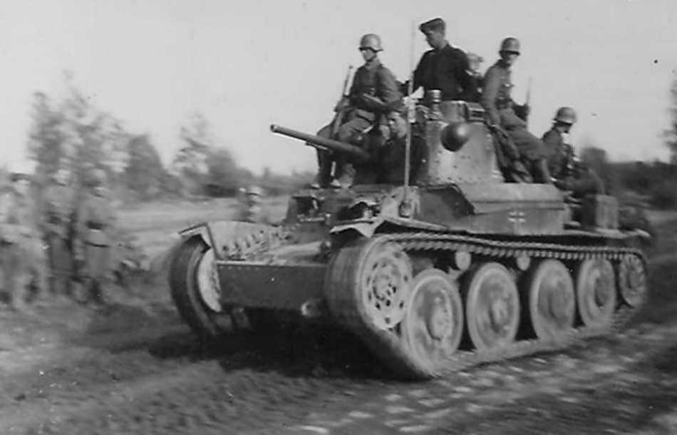 Panzer 38t tank 6 | World War Photos