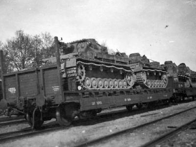 Panzer IV Ausf F on rail car