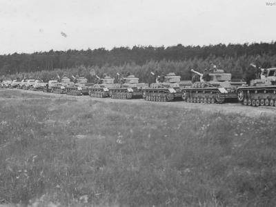 Panzer IV Ausf G column