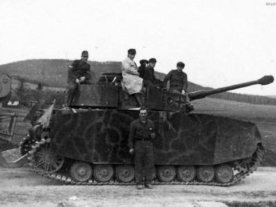 Panzer IV Ausf H side view 4