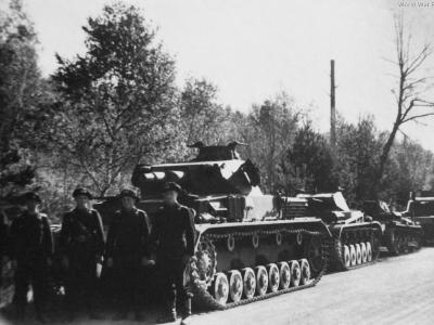 Panzer IV and II tanks near Boulogne 1940