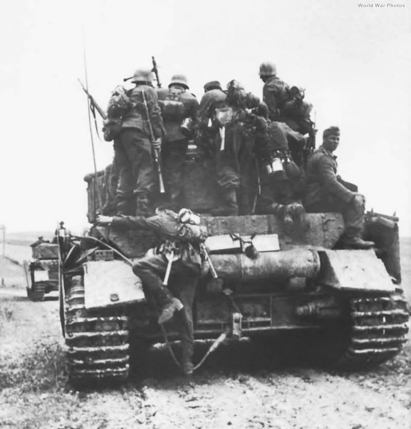 Panzer IV with Ostketten | World War Photos